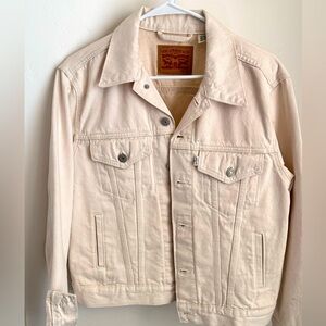 Levi trucker cream denim  jacket classic cream so trendy